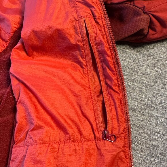 ARC’TERYX Women’s Insulated Hooded Jacket works as a mid-layer and standalone - Picture 6 of 10